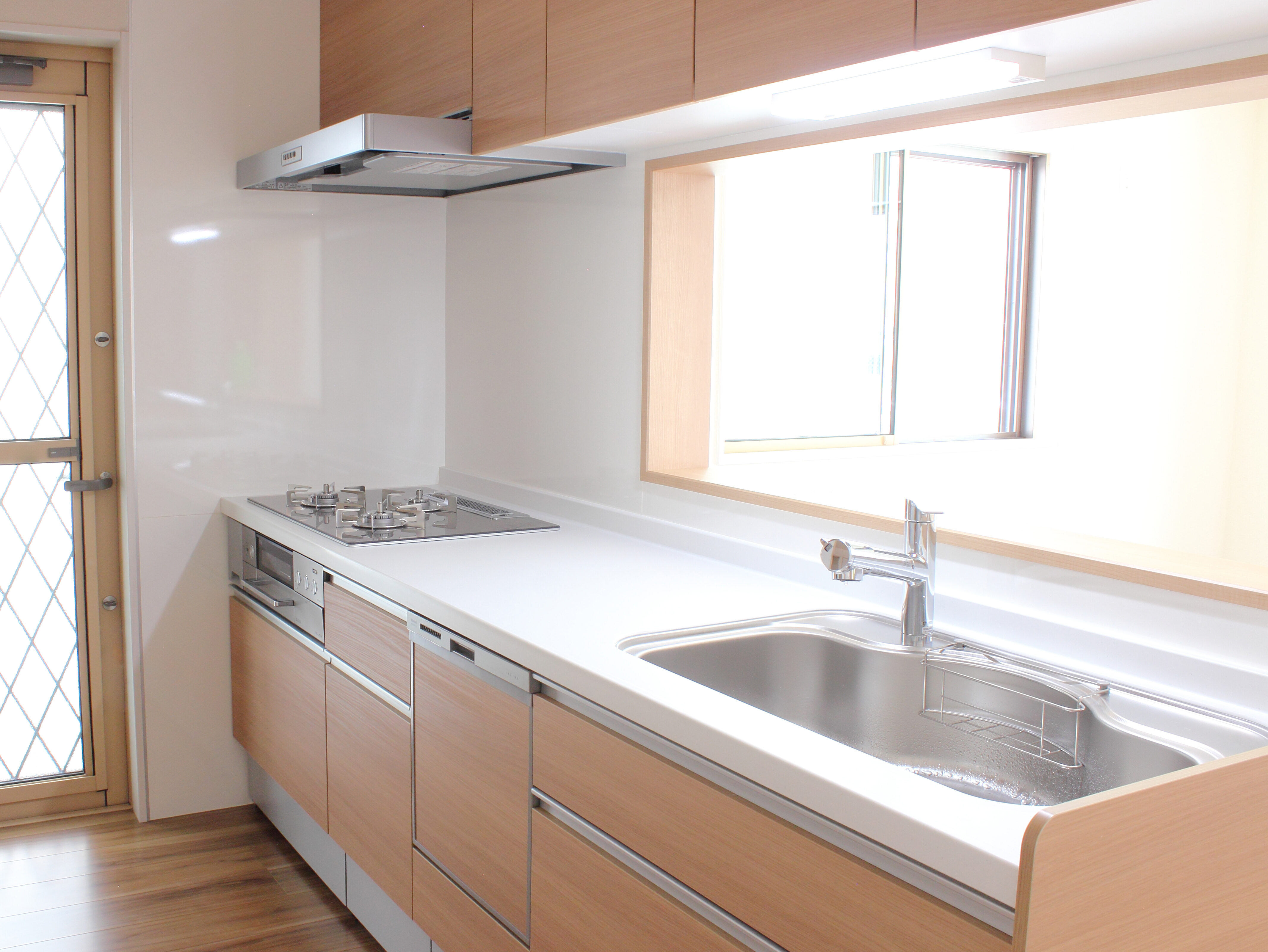 新築のキッチン