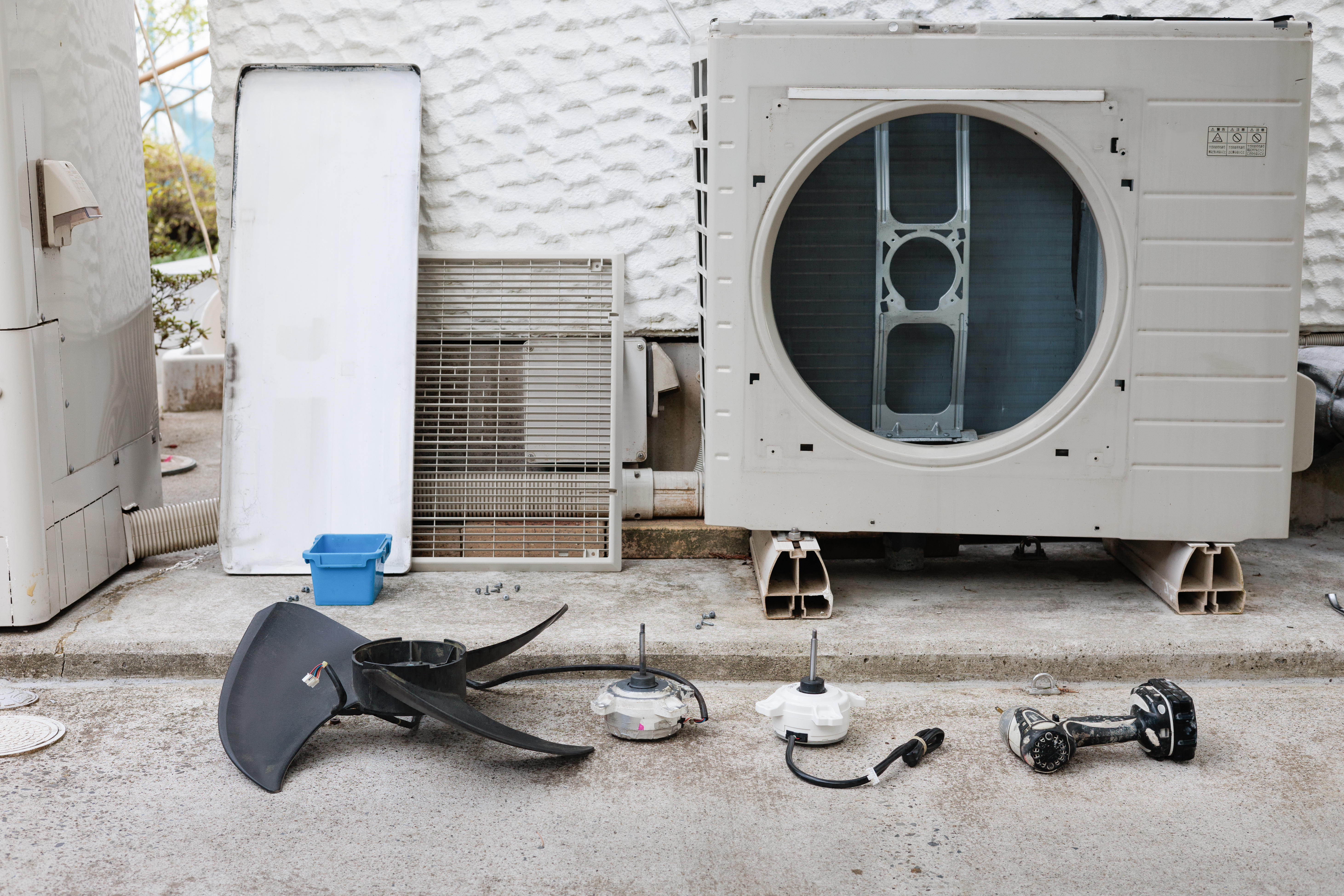 エコキュート室外機ファンモーター故障交換修理